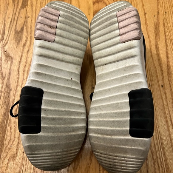 Adidas Big Kids Running Shoes Size 5 - Picture 5 of 6